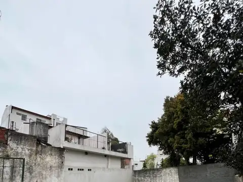 Galpón en alquiler en José León Suarez!