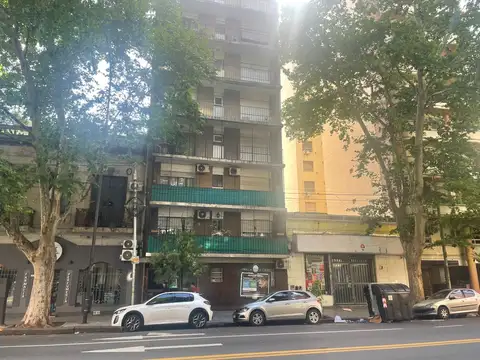 Impecable departamento 3 ambientes en alquiler en Flores.