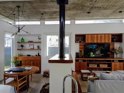 Casa 3 ambientes con 2 baños