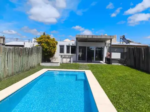 Casa en venta - 2 Dormitorios 2 Baños - 428Mts2 - Altos de San Lorenzo