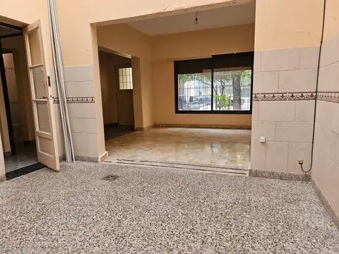 EXCELENTE CASA EN CABALLITO  USO PROFESIONAL O COMERCIAL