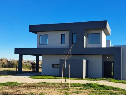 Casa en Venta en San Sebastián Area 11 .. 100