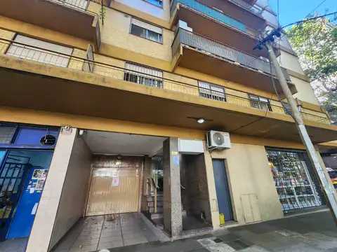 DEPARTAMENTO 3 AMBIENTES AL FRENTE CON BALCÓN - $ 700.000