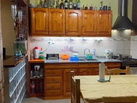 Chalet de 4 Ambientes con patio. Ubicado en J. Pereyra Lucena 2049, Lomas
