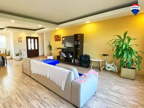 Casa 5 ambientes con 2 baños