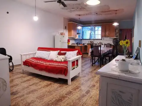 Casa 4 ambientes con 2 baños