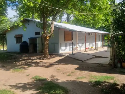 Casa 6 ambientes con 2 baños