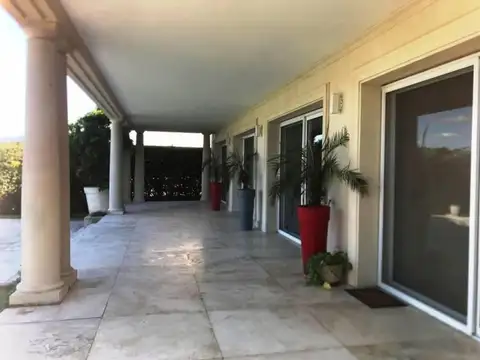 Casa 5 ambientes con 5 baños