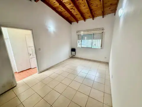 Depto Tipo Casa 2 ambientes con 1 baño