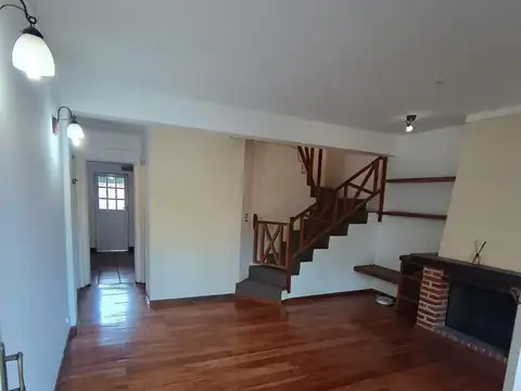 Depto Tipo Casa 4 ambientes con 2 baños