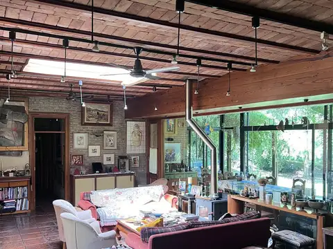Casa 8 ambientes con 4 baños