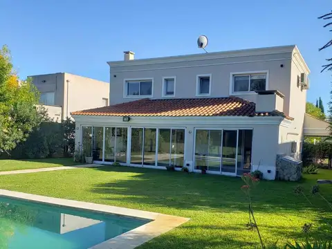 Venta Casa 6 amb c/Renta barrio San Francisco Villanueva Tigre