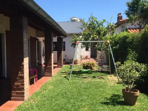 Casa con garaje y jardin en Alquiler zona Constitucion