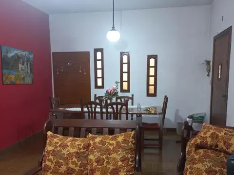 Casa 5 ambientes con 1 baño