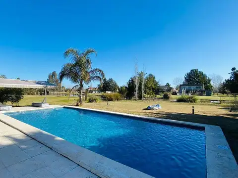 Casa en Venta con 2 cocheras