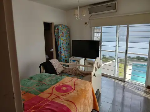 Casa en Alquiler con 2 cocheras