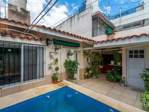 HERMOSA CASA AL FRENTE REMODELADA EN BARRIO BELGRANO