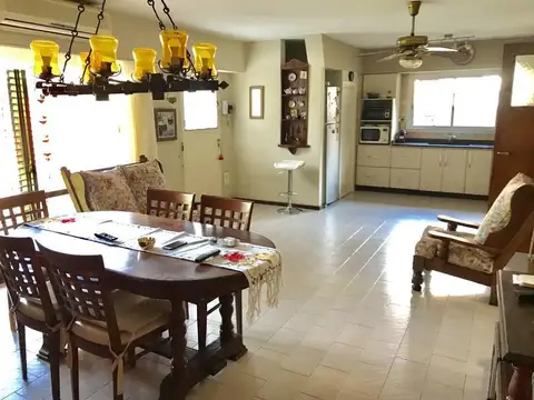 Casa en Venta con 3 cocheras