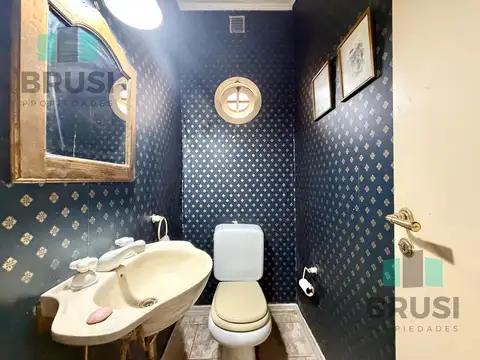 Casa 6 ambientes con 2 baños