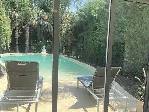 Casa en Alquiler en El Centauro, USD 1.800
