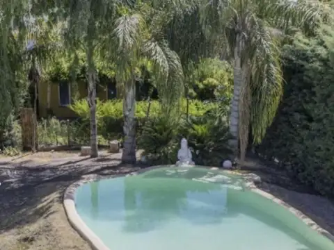 Casa en Alquiler con 4 cocheras