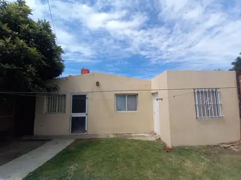 Casa 4 ambientes en venta en Villa Elvira jardín