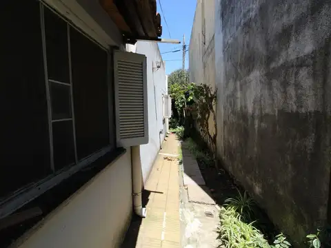 LOTE CENTRICO 8.66 X  42.34  VILLA LUZURIAGA