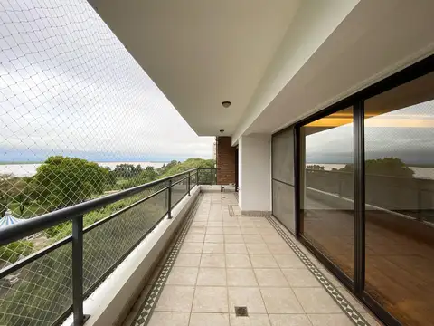 Departamento en Alquiler de 6 ambientes