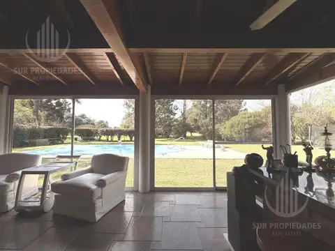 Casa 8 ambientes con 4 baños