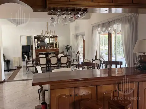 Casa en Venta con 2 cocheras