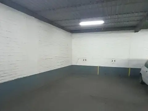 Cochera a metros de peatonal Sarmiento