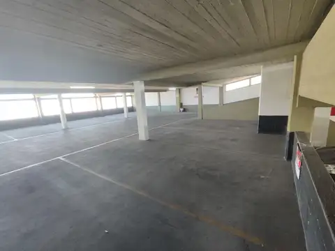 Cochera en Venta con acceso Ascensor