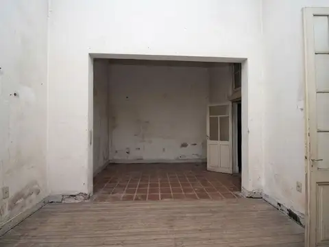 Casa 10 ambientes con 2 baños