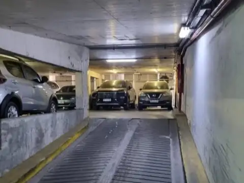 Cochera en venta en Belgrano Chico