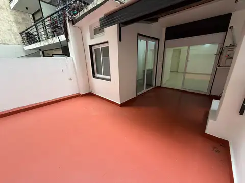 Hermoso y amplio monoambiente con terraza propia
