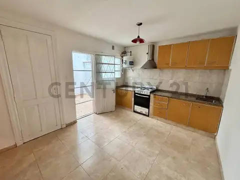 VENTA PH 2 AMBIENTES MORON CENTRO CON PATIO