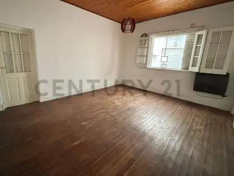 VENTA PH 2 AMBIENTES MORON CENTRO CON PATIO