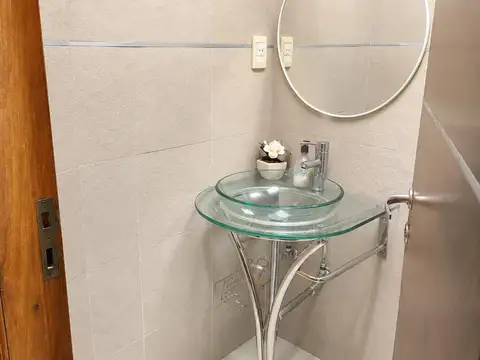 Casa 7 ambientes con 2 baños