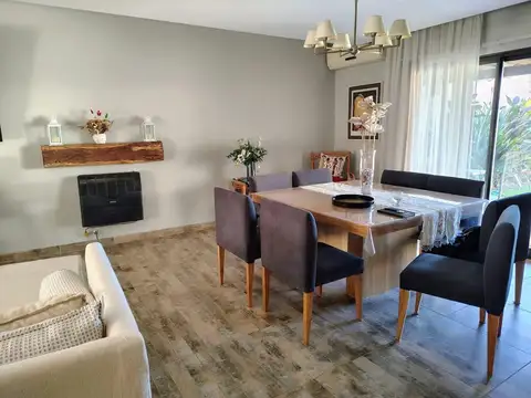 Casa 7 ambientes con 2 baños