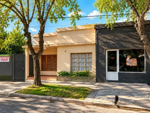 Casa con Local en Venta