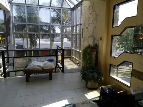 Oficina en Venta con 5 cocheras