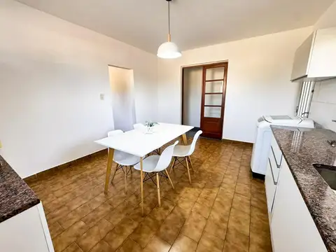 Venta Casa en planta alta con patio. Altura Buenos Aires 4900.