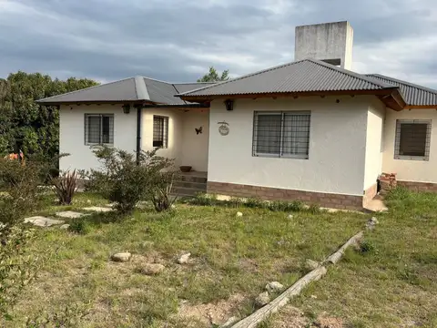 Casa 2 ambientes con 1 baño