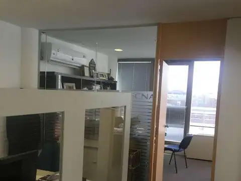 Oficina en Alquiler con 2 cocheras