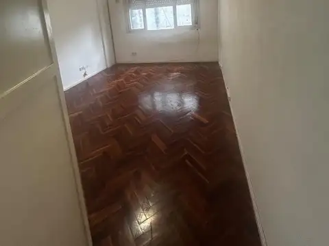 Cabello 3300, Piso 8