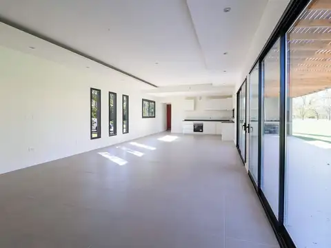 CASA EN VENTA 4 AMB BARRIO LA ELINA LUJAN