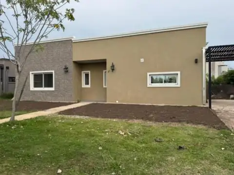 Casa en venta - 3 Dormitorios 2 Baños - Pilar