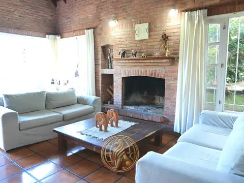 Casa 6 ambientes con 5 baños