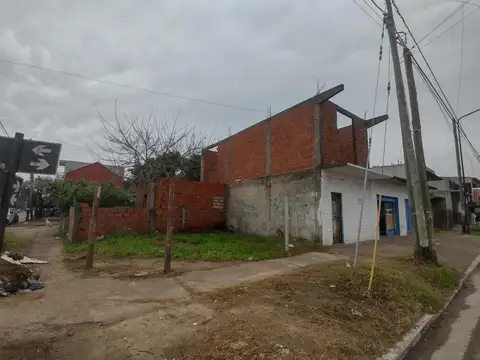 Luis Viale al 900 esquina Bedoya