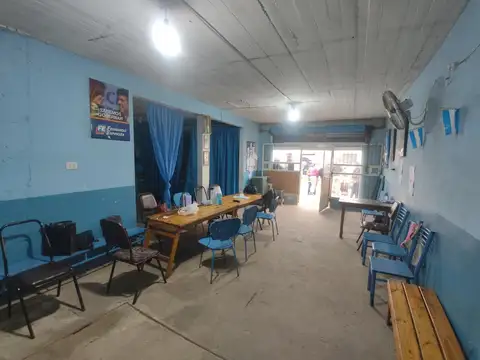 Locales  Comerciales y construcción a terminar en Planta Alta en Isidro Casanova